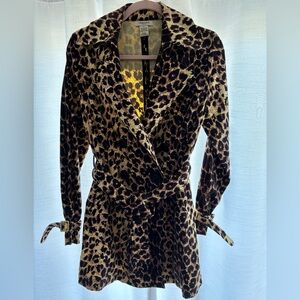 Great look to put over all black outfit. It look great on❤️